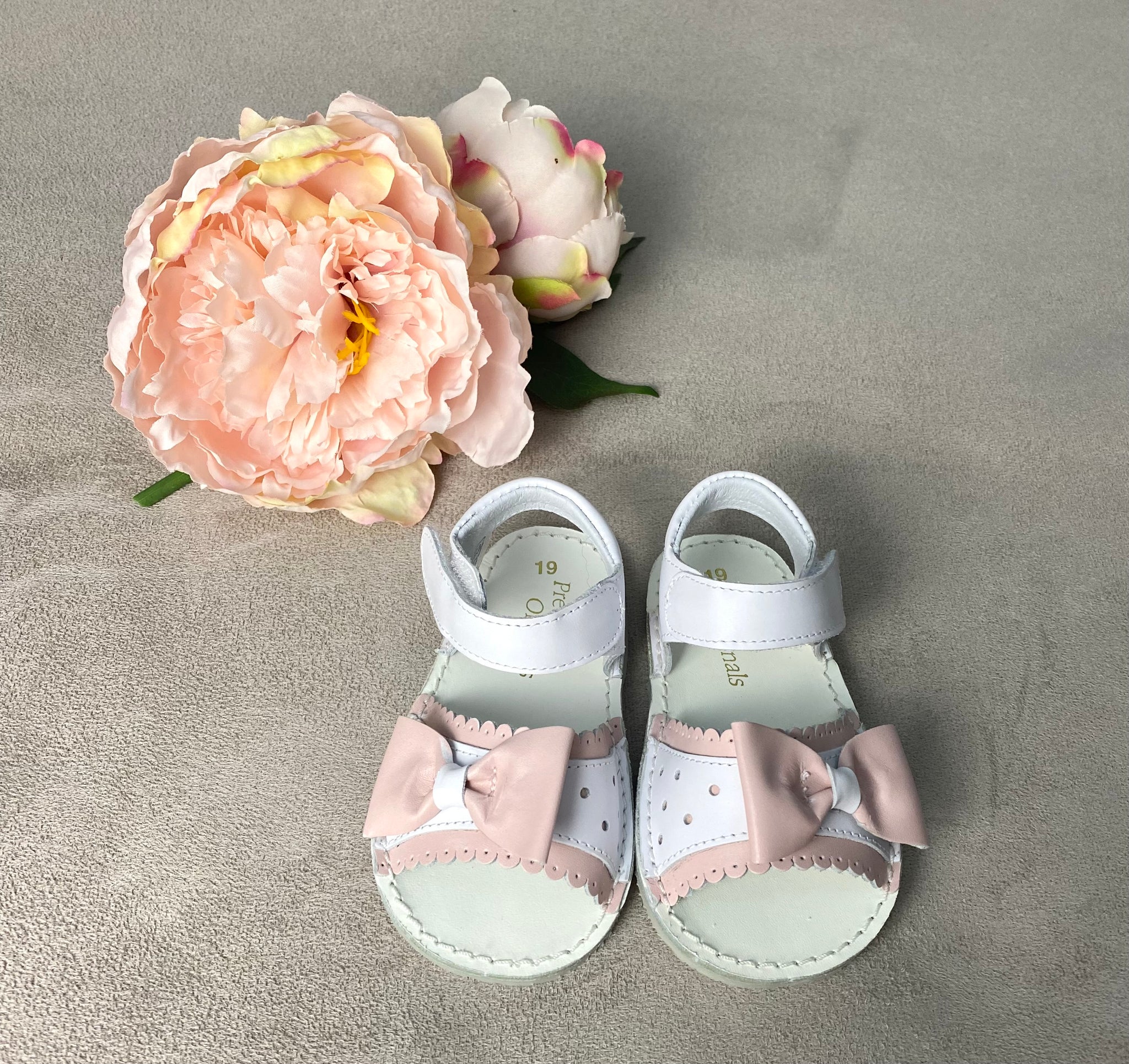 Pretty Originals White & Pink Leather Bow Sandals