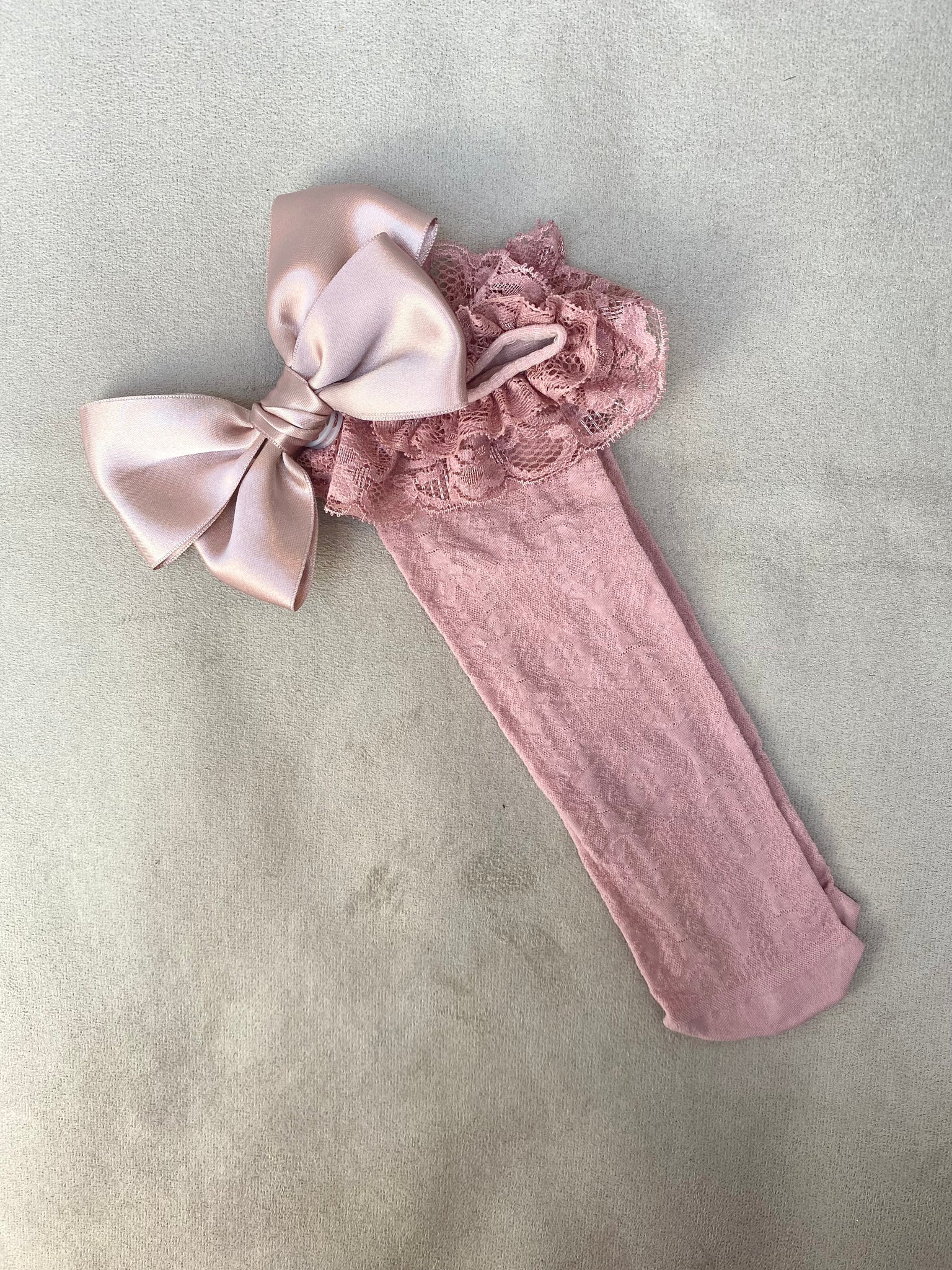 Meia Pata Dry Pink Lacy Kneesock With Double Satin Bow